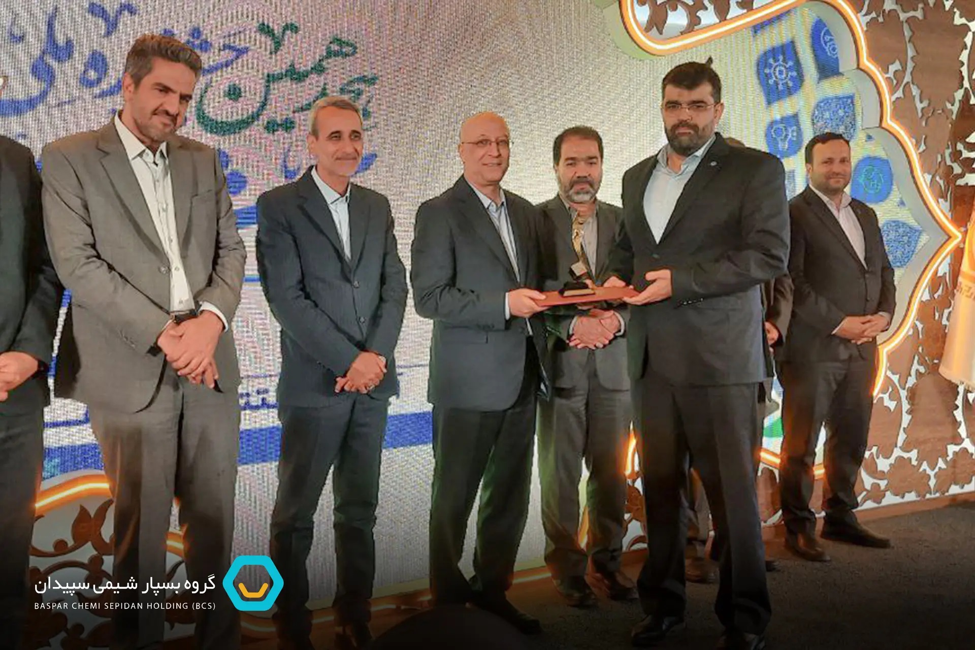 193_هلدینگ_بسپار_شیمی_سپیدان_در_هجدهمین_جشنواره_ملی_فن_آفرینی_شیخ_بهایی_رتبه_برتر_را_در_بین_شرکت‌های_دانش_بنیان_کسب_کرد_20240608105600.jpg